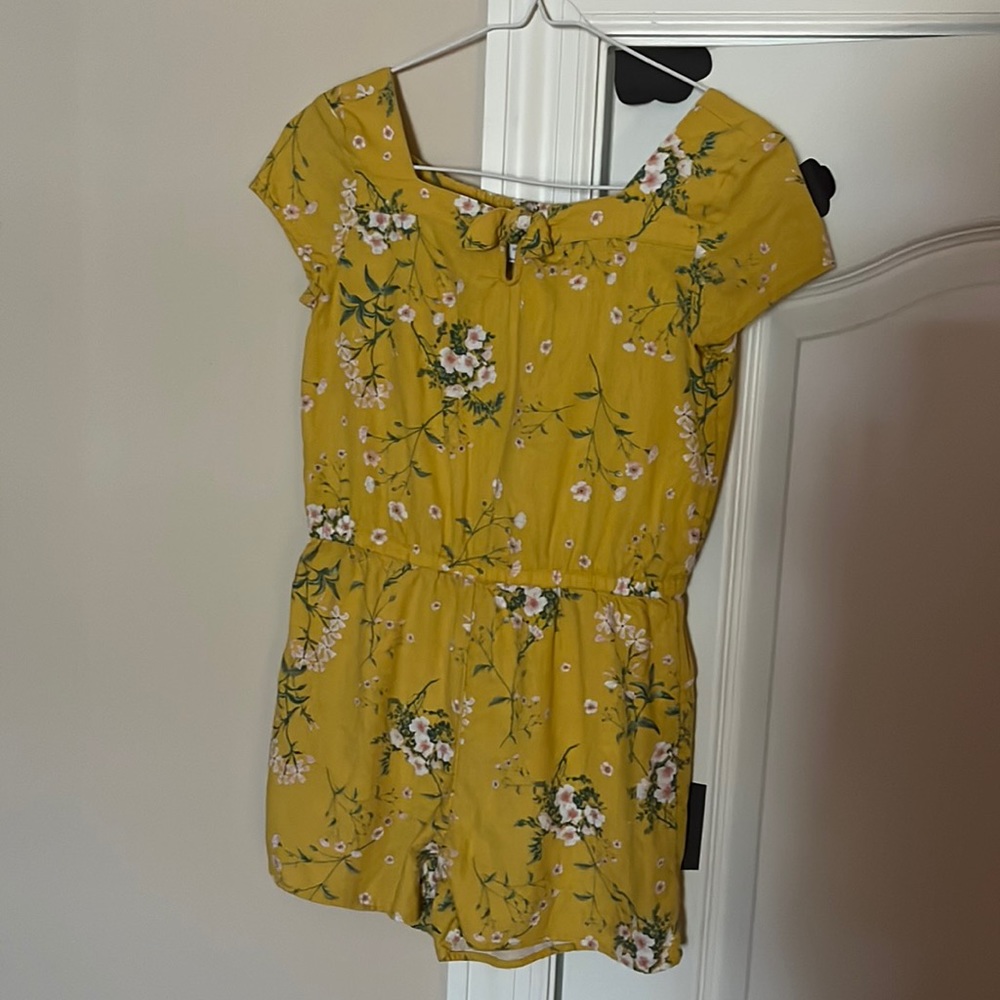 Old Navy girls yellow linen romper. Size large (10-12) perfect for spring.